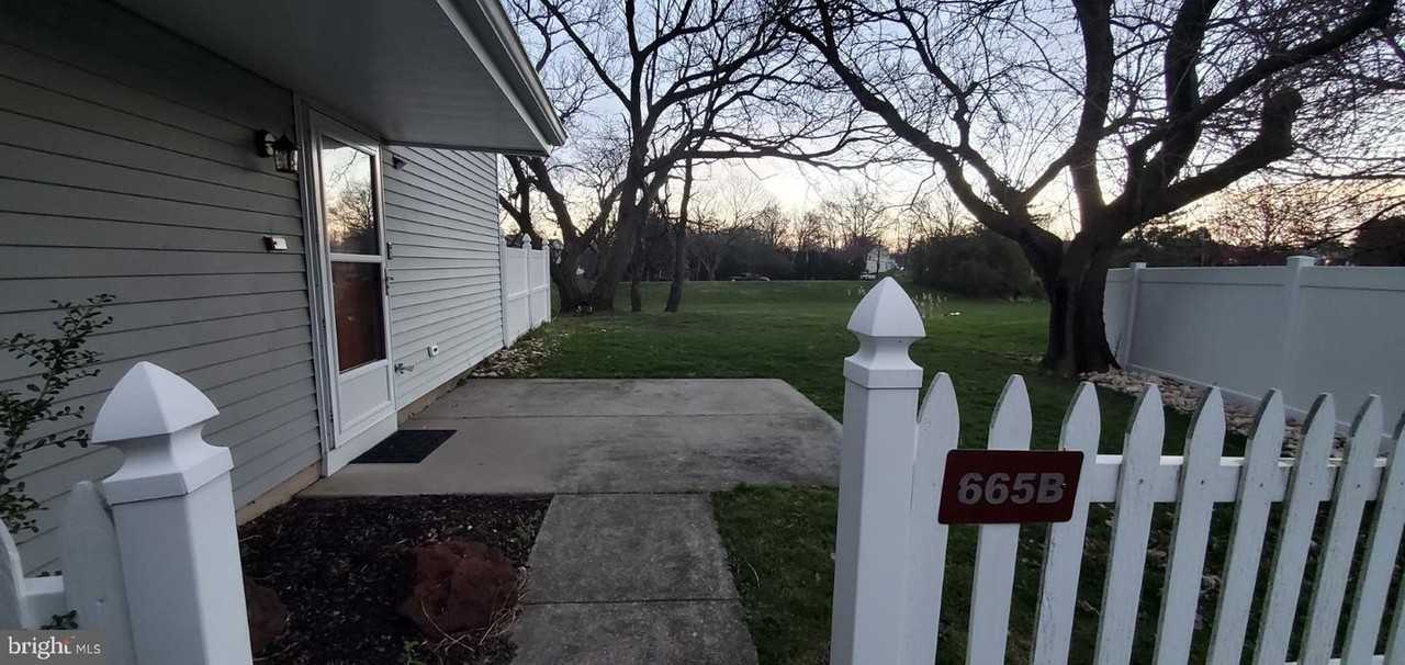 665-B Rose Hollow Dr - Photo 3 of 15