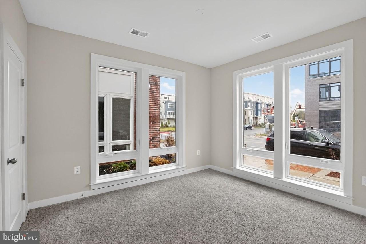 3612 Farr Ave - Photo 5 of 38