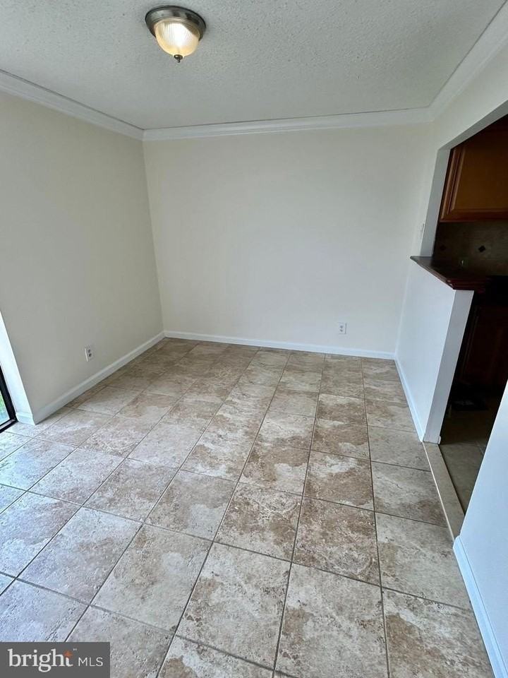 2311 Pimmit Dr - Photo 5 of 17