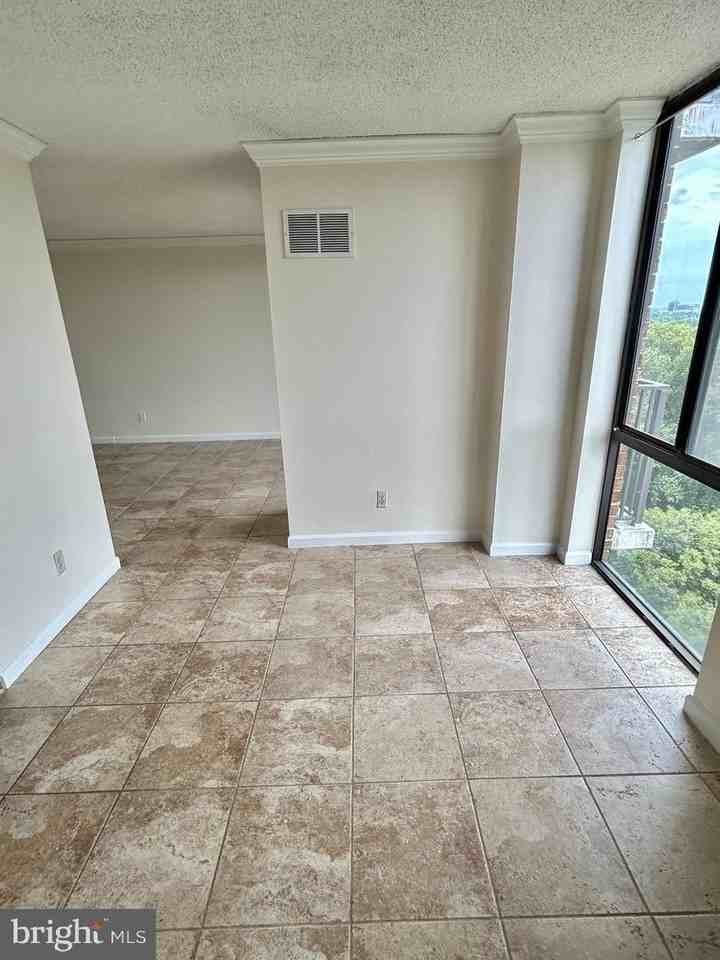 2311 Pimmit Dr - Photo 6 of 17