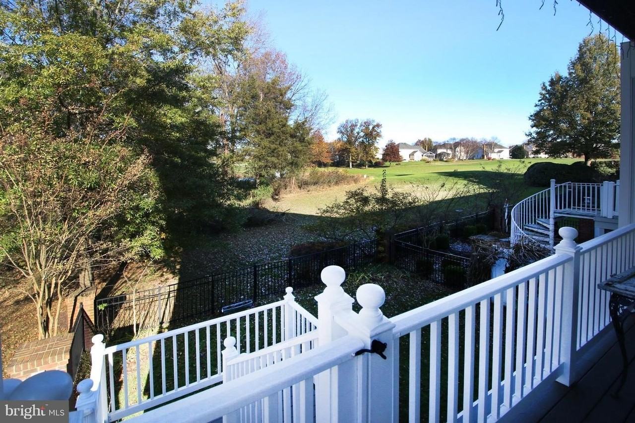 18400 Lanier Island Sq - Photo 3 of 46