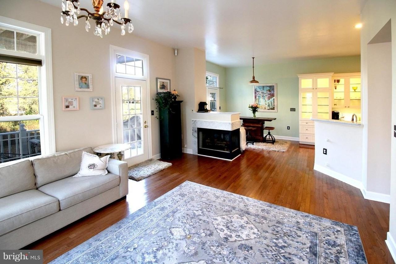 18400 Lanier Island Sq - Photo 6 of 46