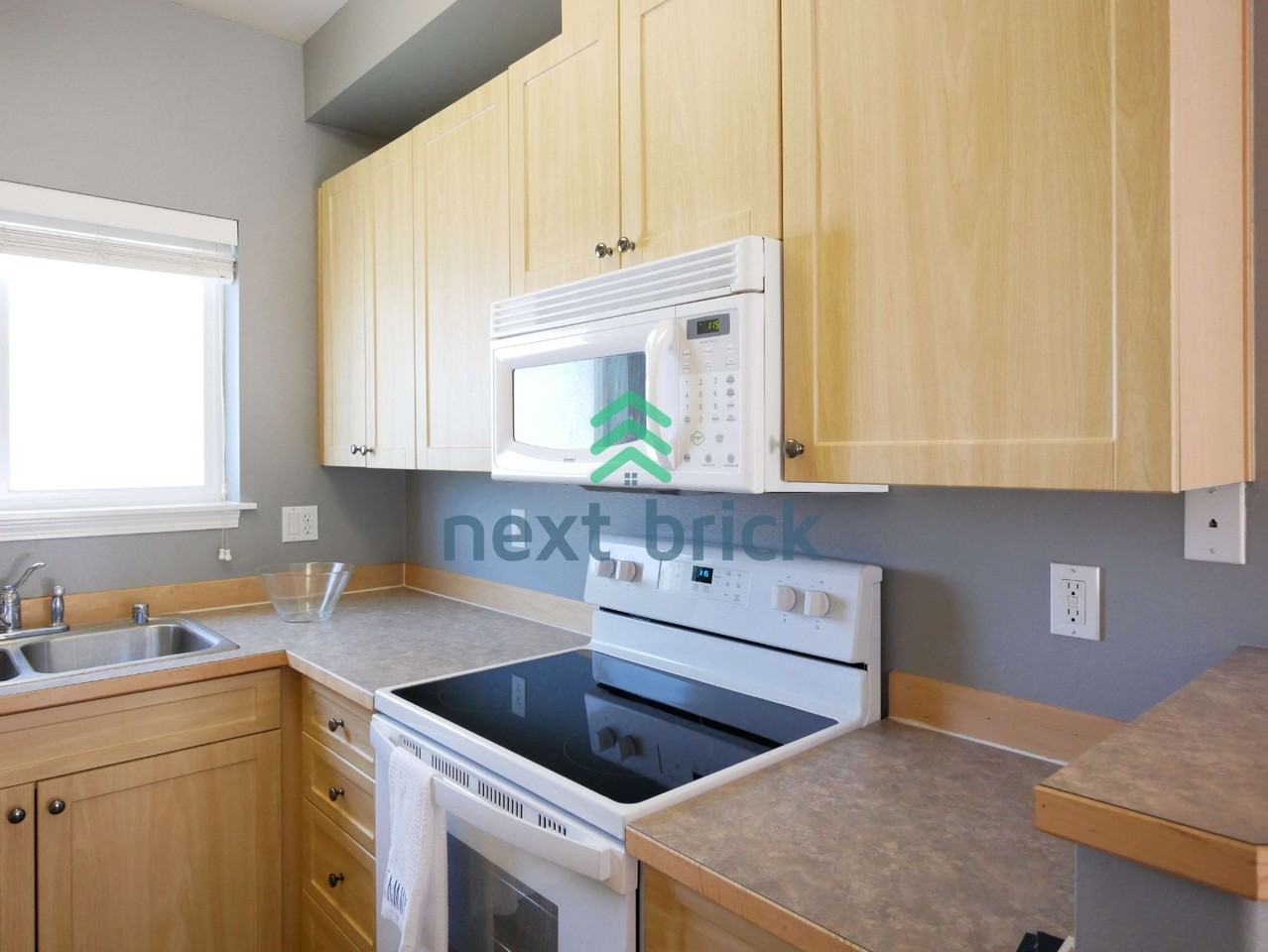 335 N 105th St #A - Photo 6 of 14