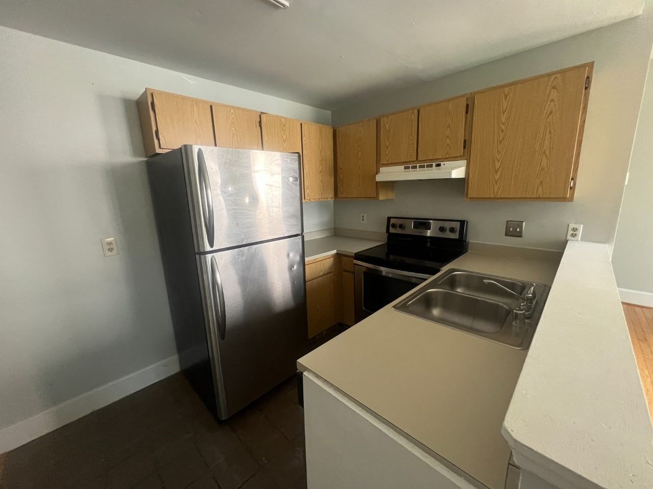 211 W 9th St #2 - Photo 2 of 7