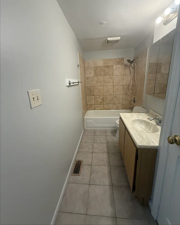211 W 9th St #2 - Photo 5 of 7