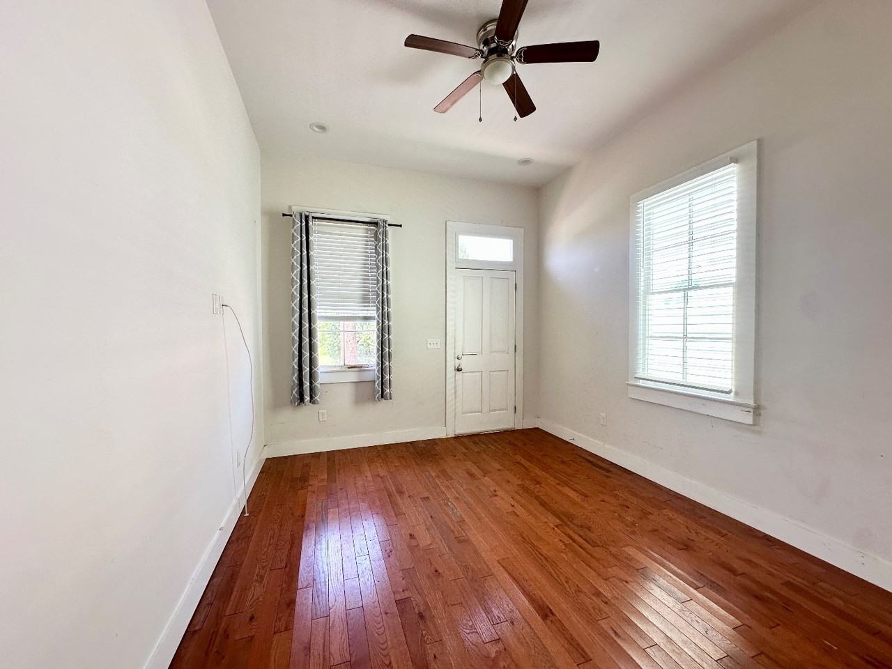 2711 3rd St - Photo 3 of 11