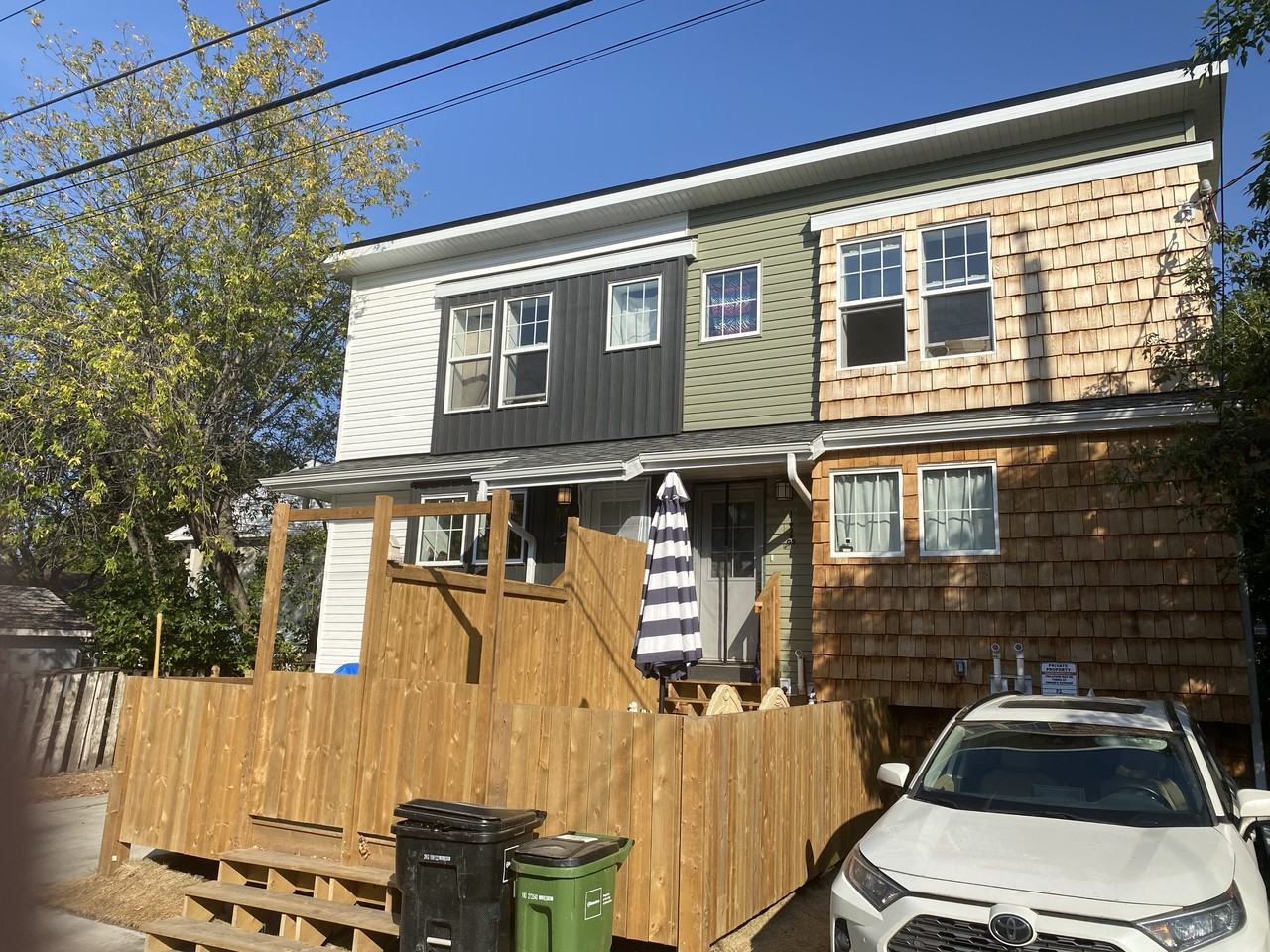 11936 47 St Nw - Photo 2 of 17