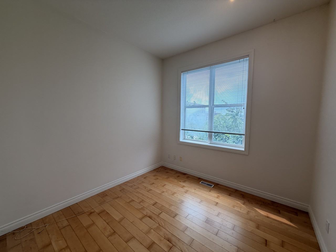 10411 122 St Nw - Photo 5 of 17