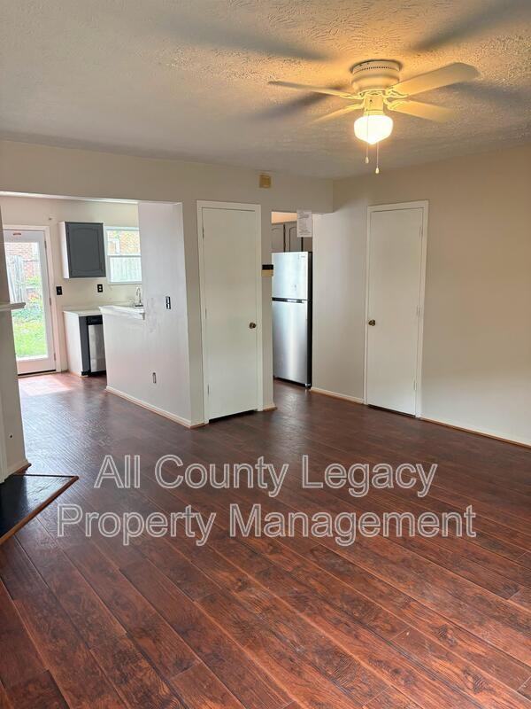 5774 Wells Cir - Photo 3 of 11