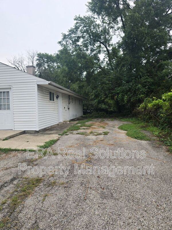 2236 Brentnell Ave - Photo 2 of 27