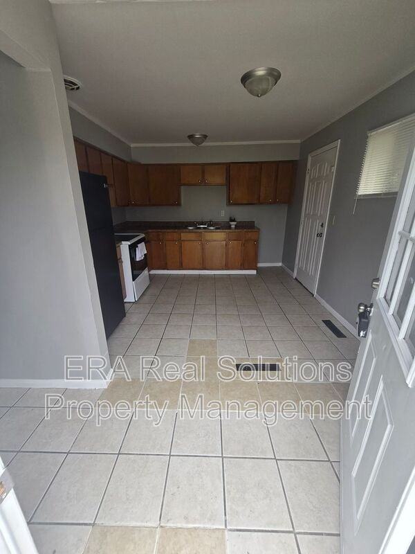 2236 Brentnell Ave - Photo 3 of 27