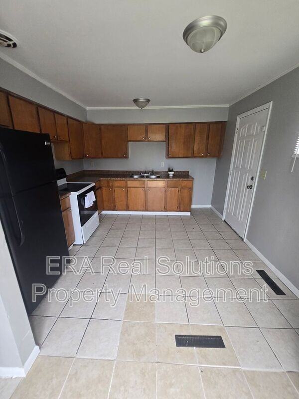 2236 Brentnell Ave - Photo 4 of 27