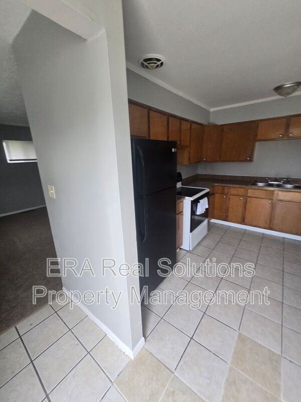 2236 Brentnell Ave - Photo 5 of 27