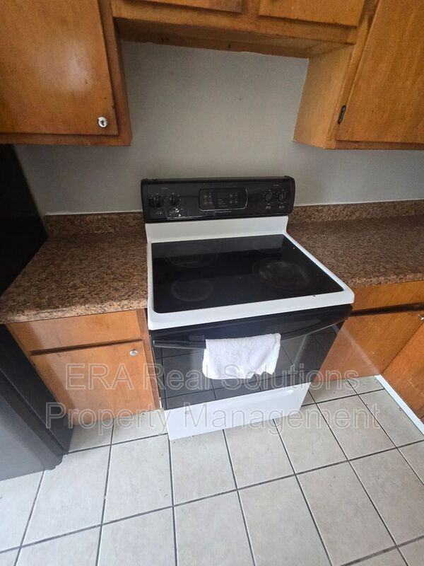 2236 Brentnell Ave - Photo 6 of 27