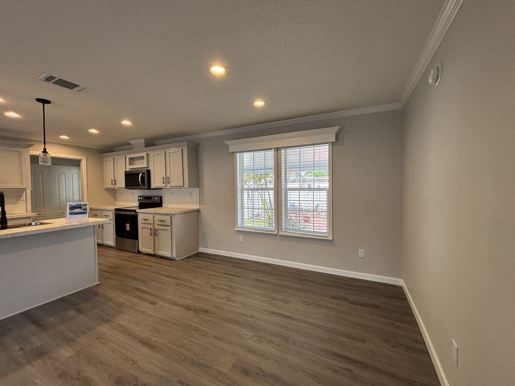 7426 43rd Dr N #586 - Photo 7 of 36
