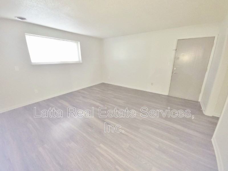 12403 E 40th St S #B - Photo 3 of 11