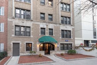 1347 N Dearborn St #208 - Photo 1 of 1