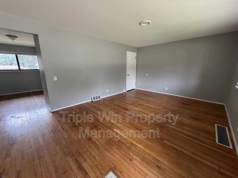 10319 Varnum Dr - Photo 7 of 34