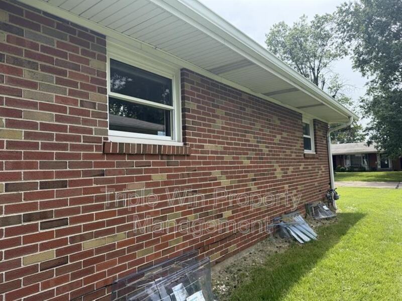 1871 Shardell Dr - Photo 5 of 40
