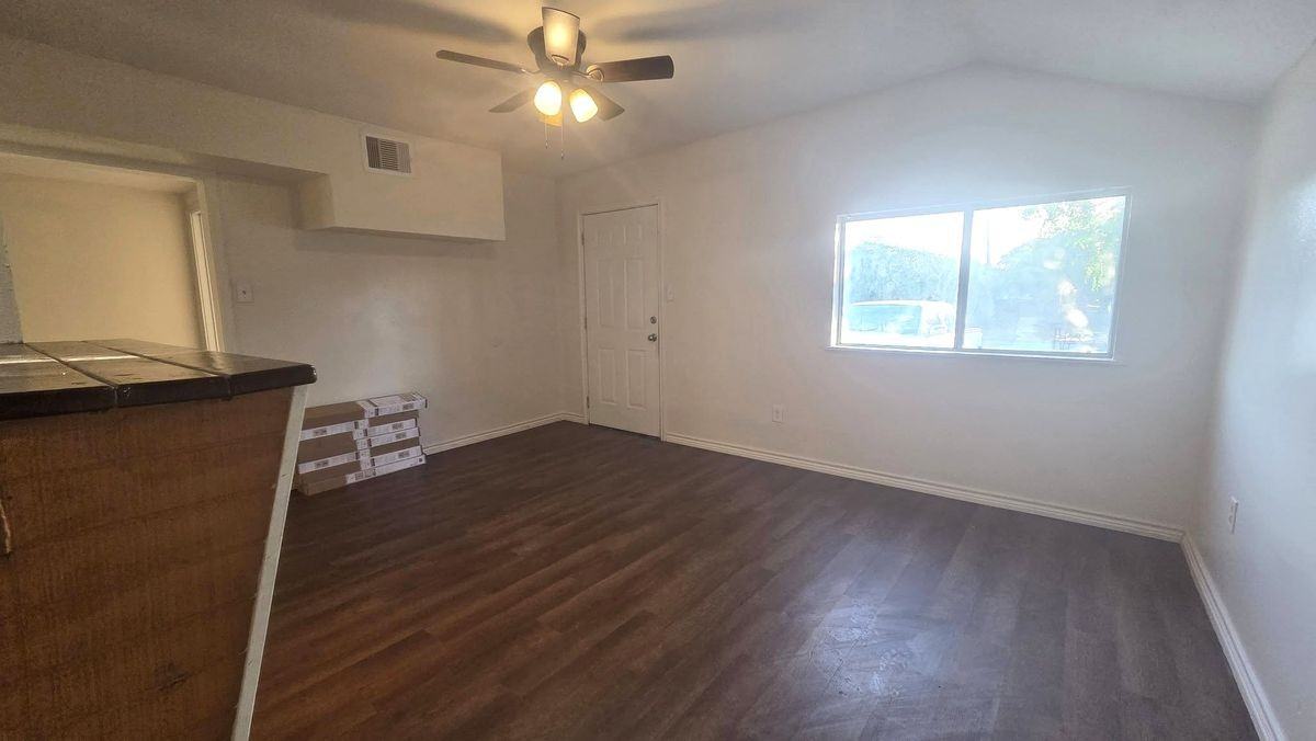 802 N 7th St - Photo 2 of 11