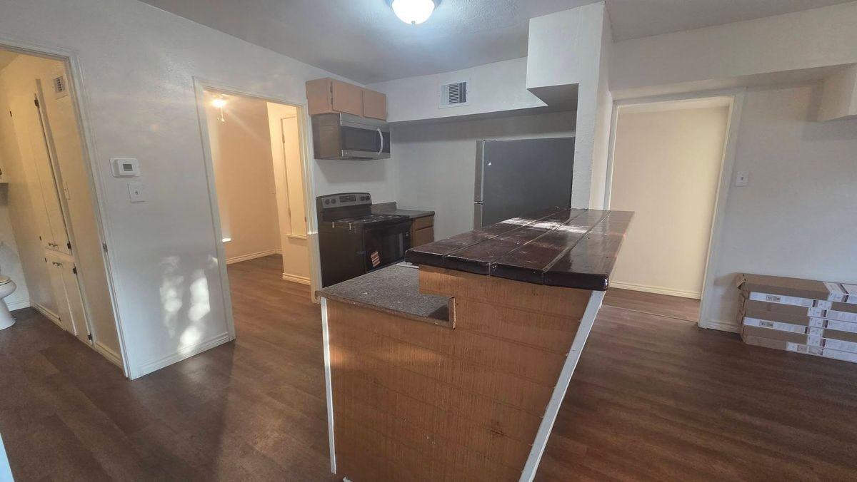 802 N 7th St - Photo 3 of 11