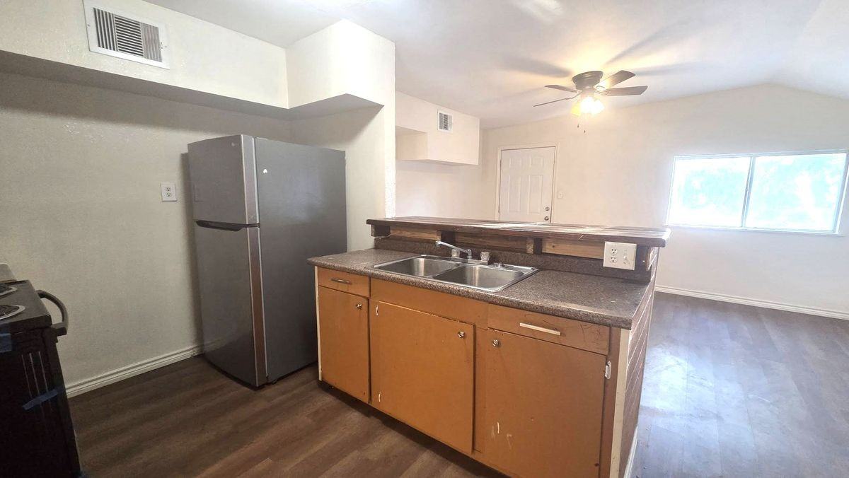 802 N 7th St - Photo 5 of 11