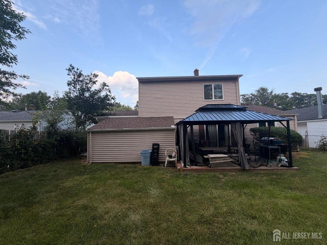 36 Cambridge Rd - Photo 4 of 26