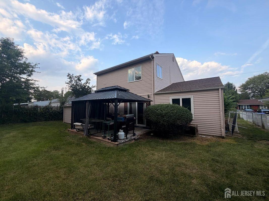 36 Cambridge Rd - Photo 5 of 26