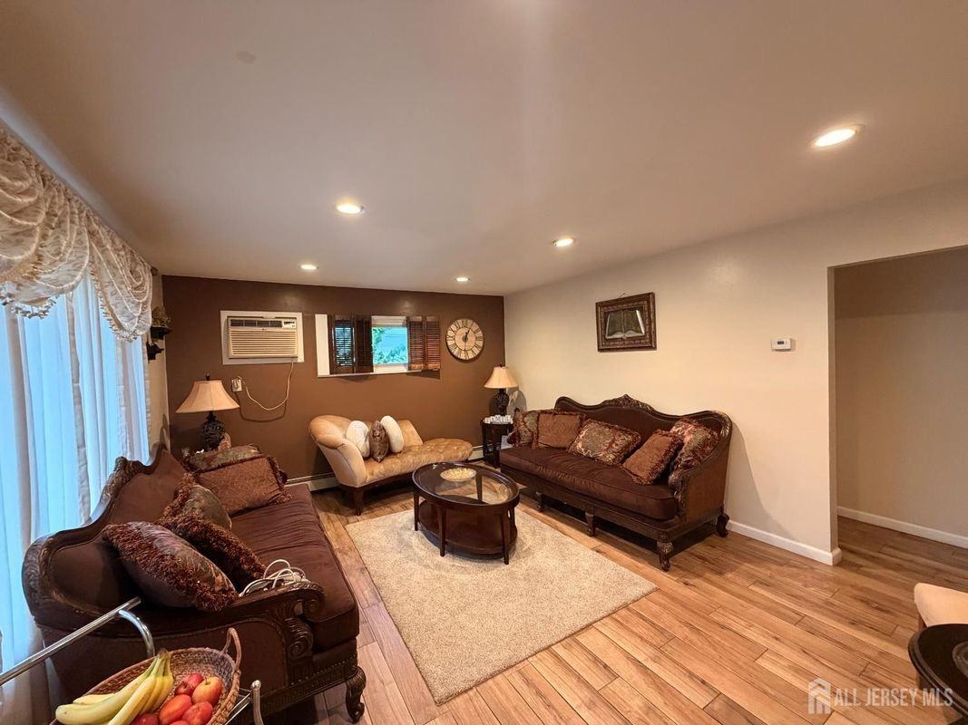 36 Cambridge Rd - Photo 7 of 26