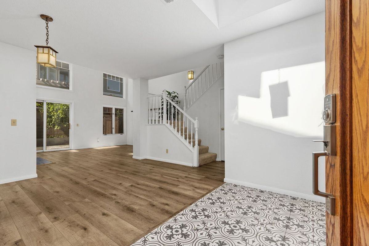 2871 Ashley Dr - Photo 5 of 39