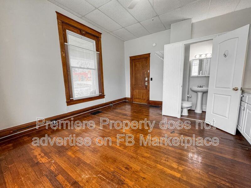 311 E Arthur St #3 - Photo 4 of 6