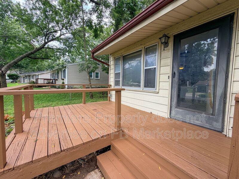 7334 Ne 51st St - Photo 2 of 12