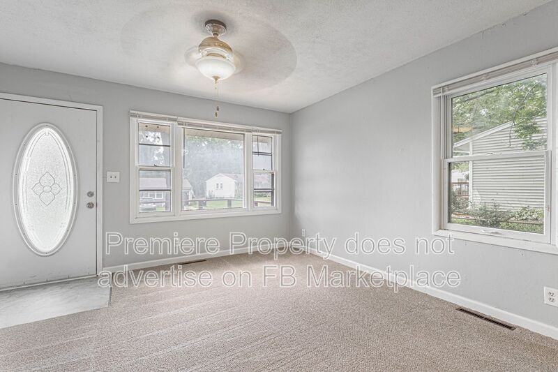 7334 Ne 51st St - Photo 3 of 12