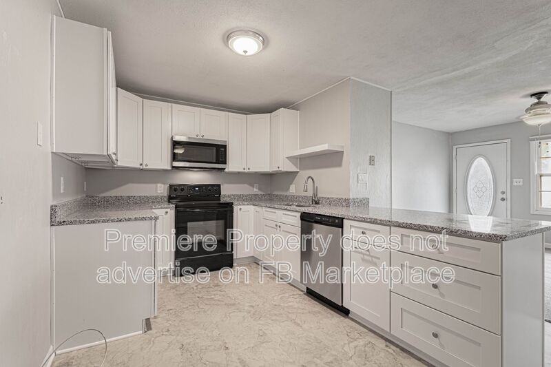 7334 Ne 51st St - Photo 5 of 12