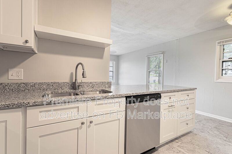 7334 Ne 51st St - Photo 6 of 12