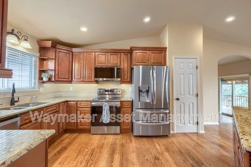 965 Wutheringhts Dr - Photo 4 of 12