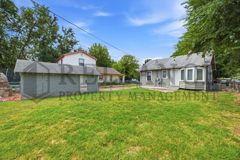 1836 S Gold St - Photo 7 of 33