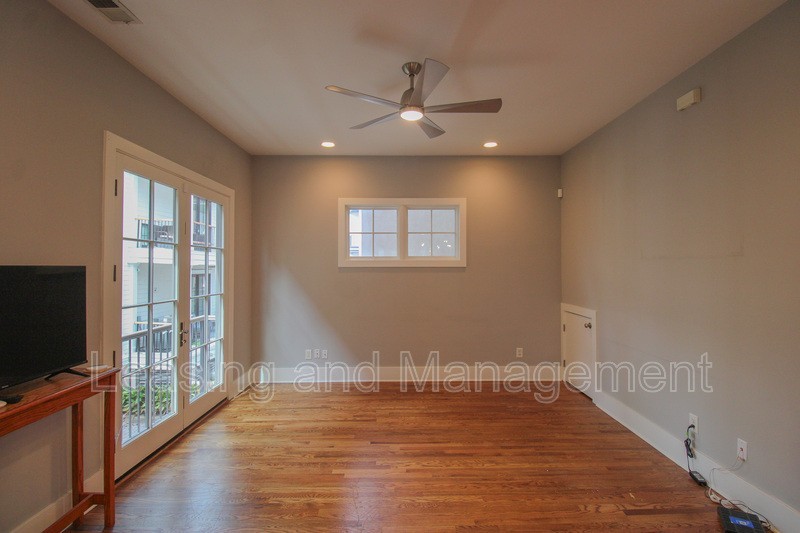 13 Corinne St - Photo 3 of 19