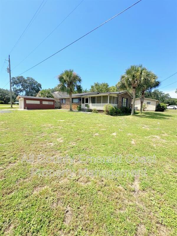 733 Beach Dr - Photo 4 of 40