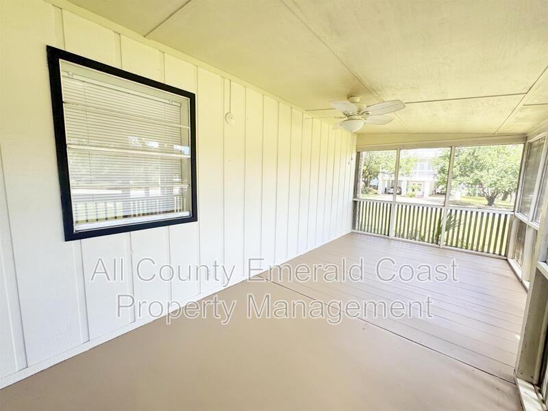 733 Beach Dr - Photo 5 of 40