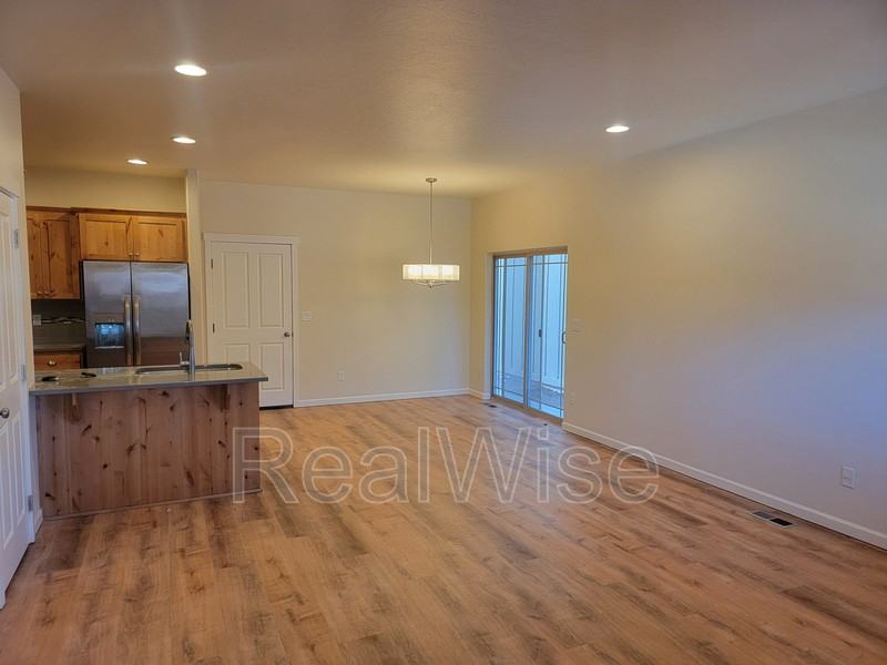 170 Nw 30th St - Photo 3 of 17