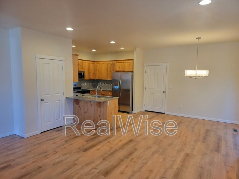 170 Nw 30th St - Photo 4 of 17