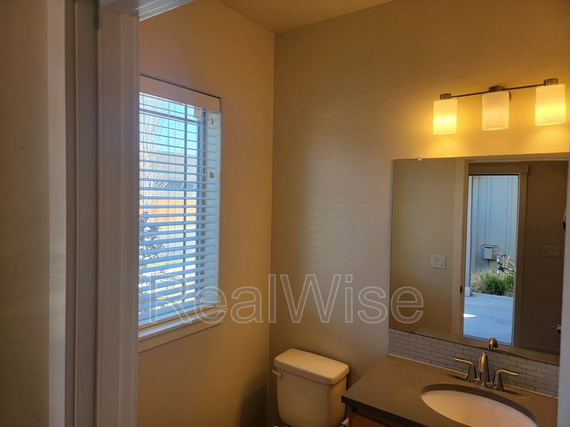 170 Nw 30th St - Photo 6 of 17