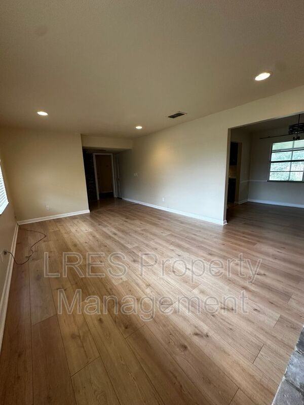 2719 Merrie Oaks Rd - Photo 3 of 46
