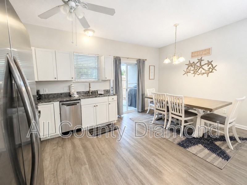 5726 Beach Dr - Photo 3 of 16