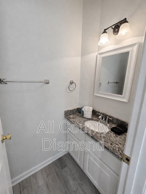 5726 Beach Dr - Photo 6 of 16
