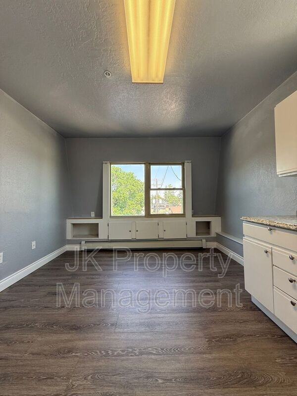809 15th St #301 - Photo 4 of 19