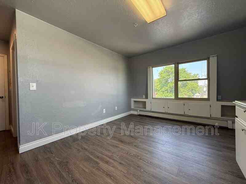 809 15th St #301 - Photo 5 of 19