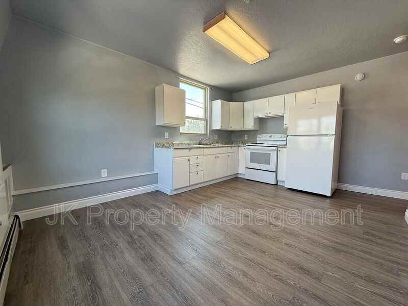 809 15th St #301 - Photo 7 of 19