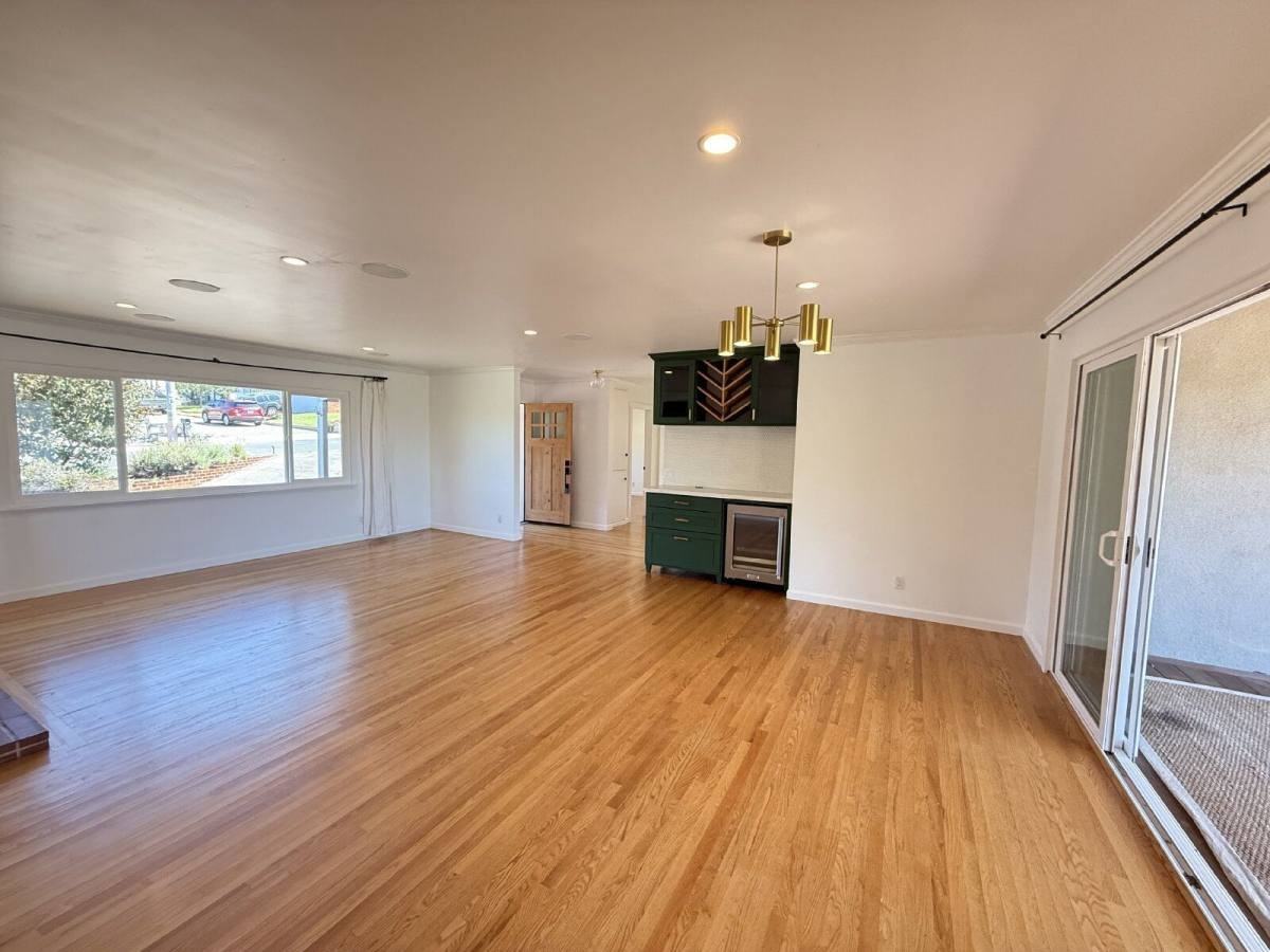 1401 Forest Ave - Photo 5 of 10